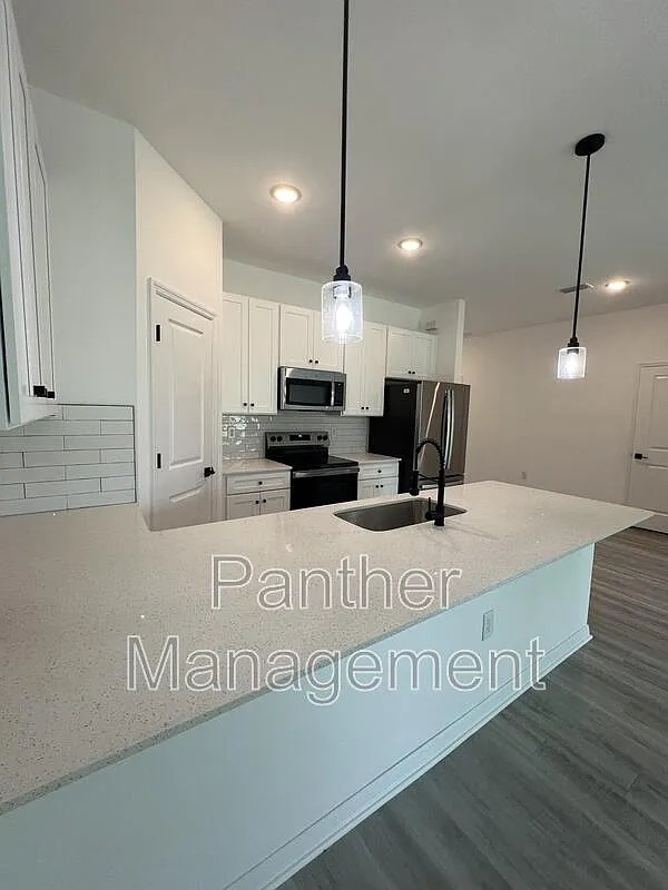 1158 Melville Rd
